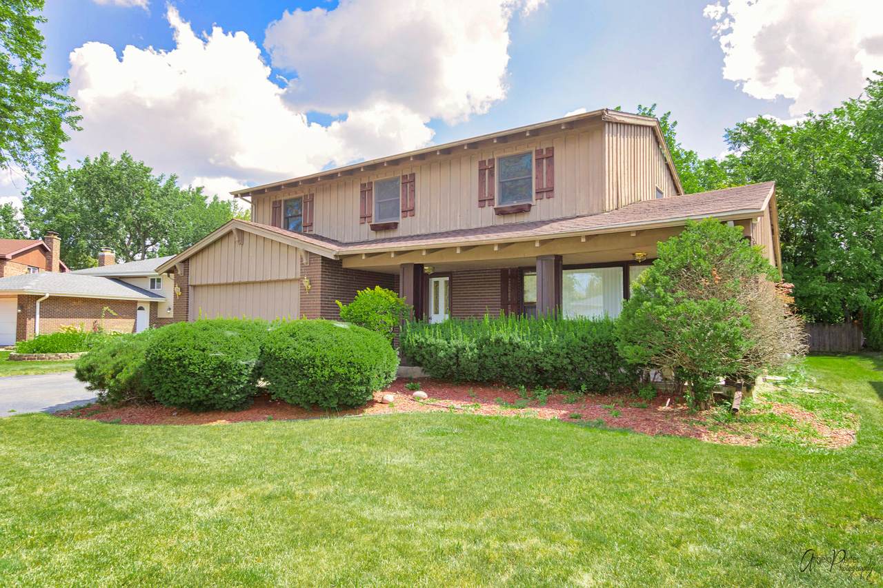 749 Brentwood Drive - Photo 1