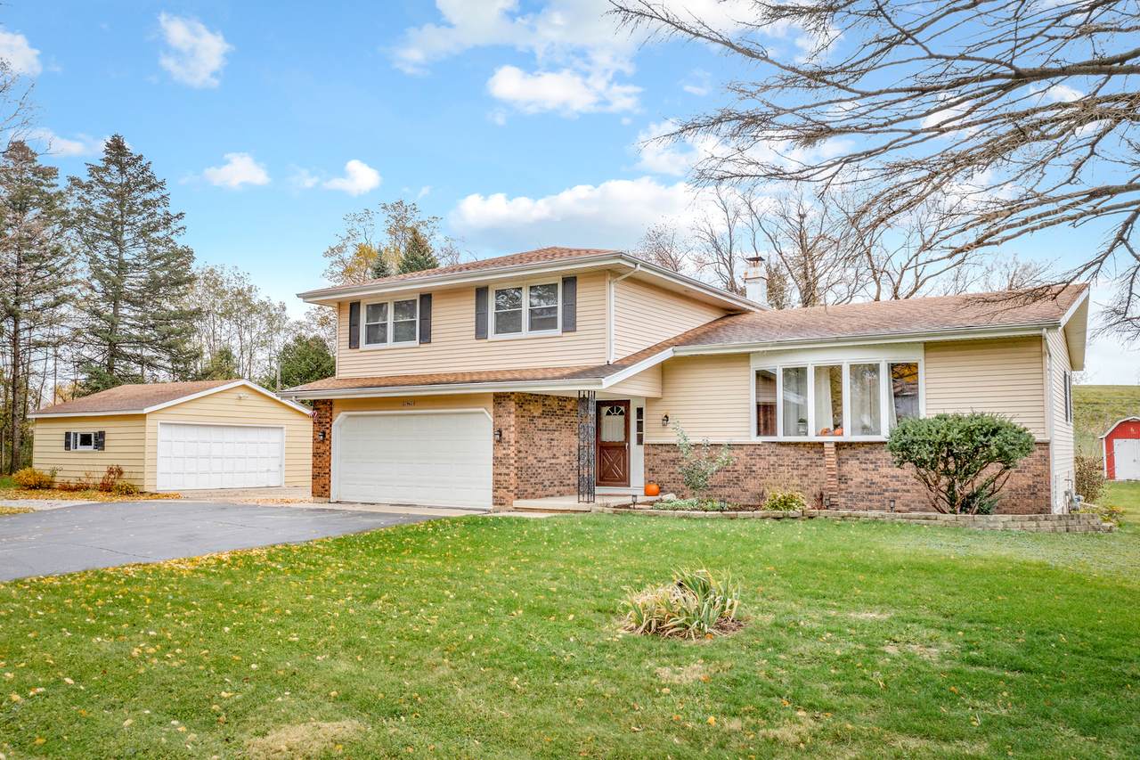 32W621 Hecker Drive - Photo 1