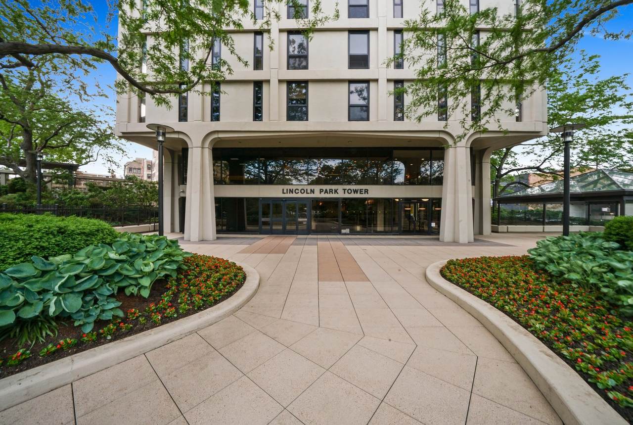1960 Lincoln Park West Avenue - Photo 1