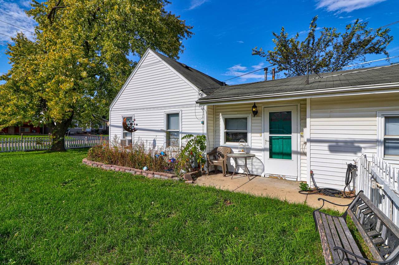 1525 Woodridge Drive - Photo 1