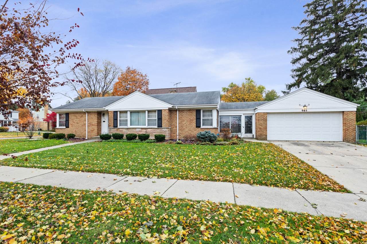985 Oakwood Avenue - Photo 1