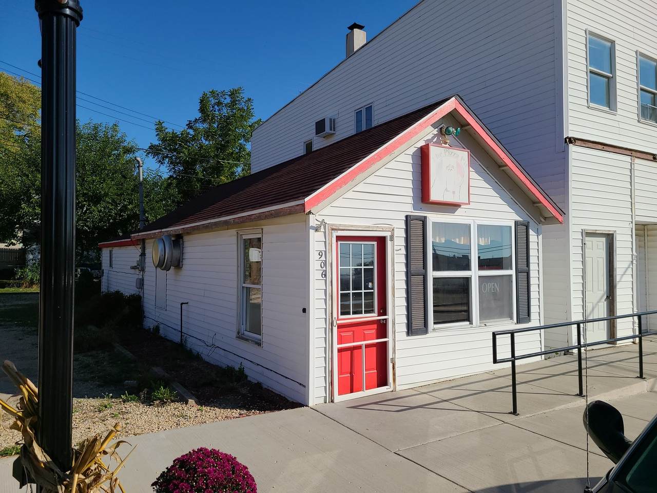 906 Main Street - Photo 1