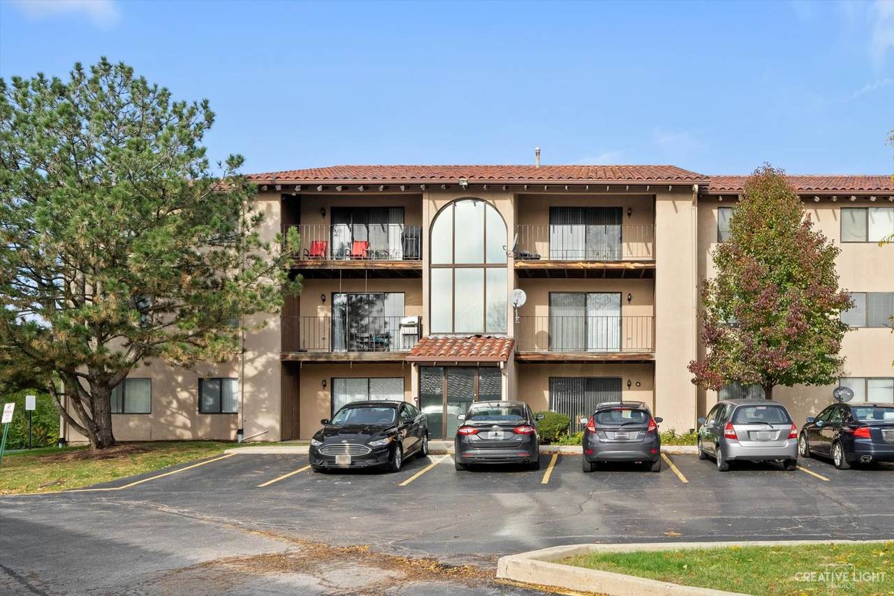 21W581 North Avenue - Photo 1