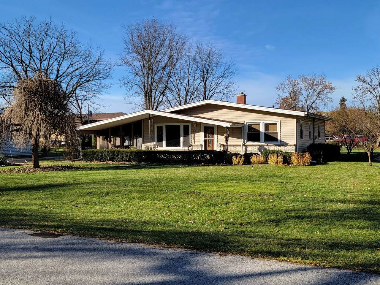1940 Elizabeth Lane - Photo 1