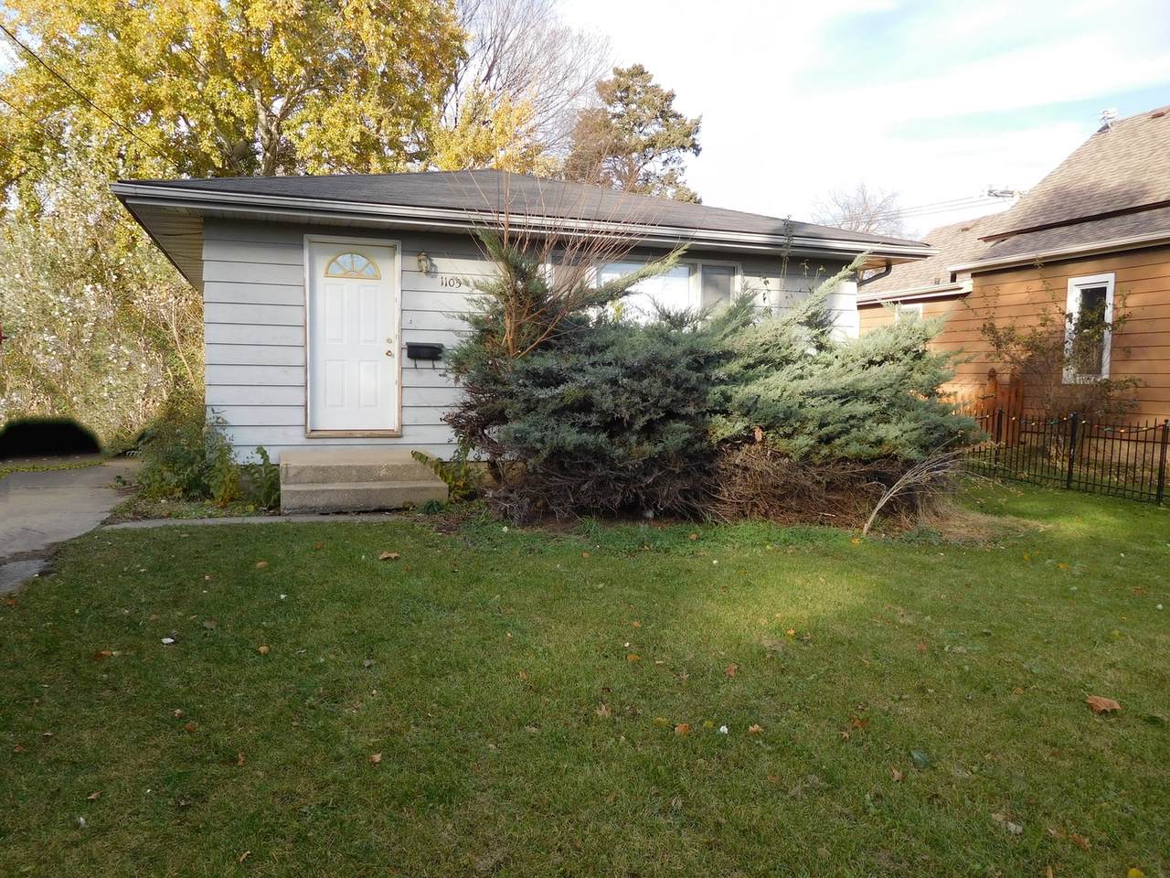 1105 Rathbone Avenue - Photo 1