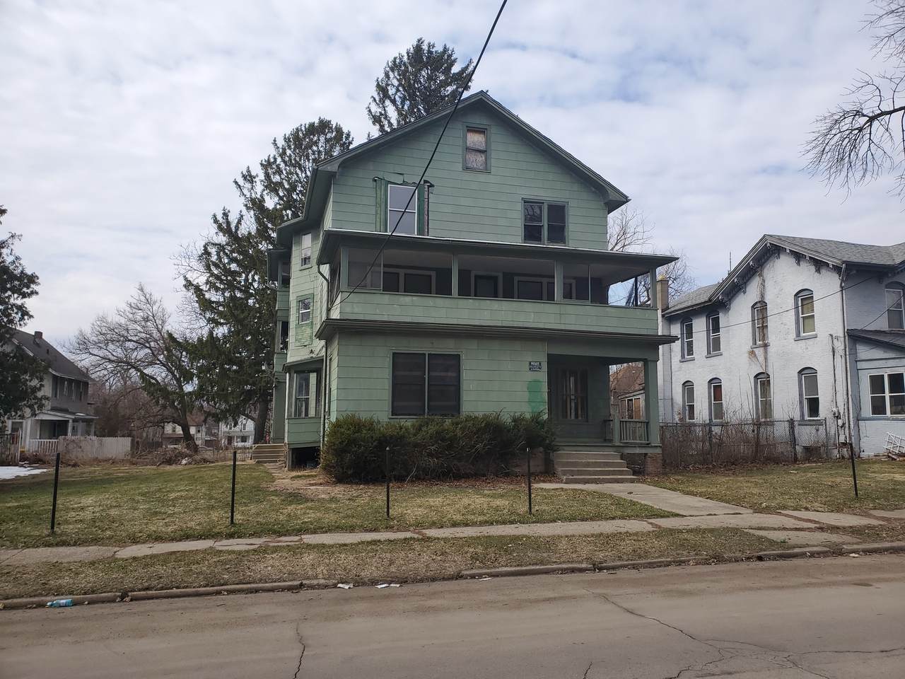 910 Carroll Avenue - Photo 1