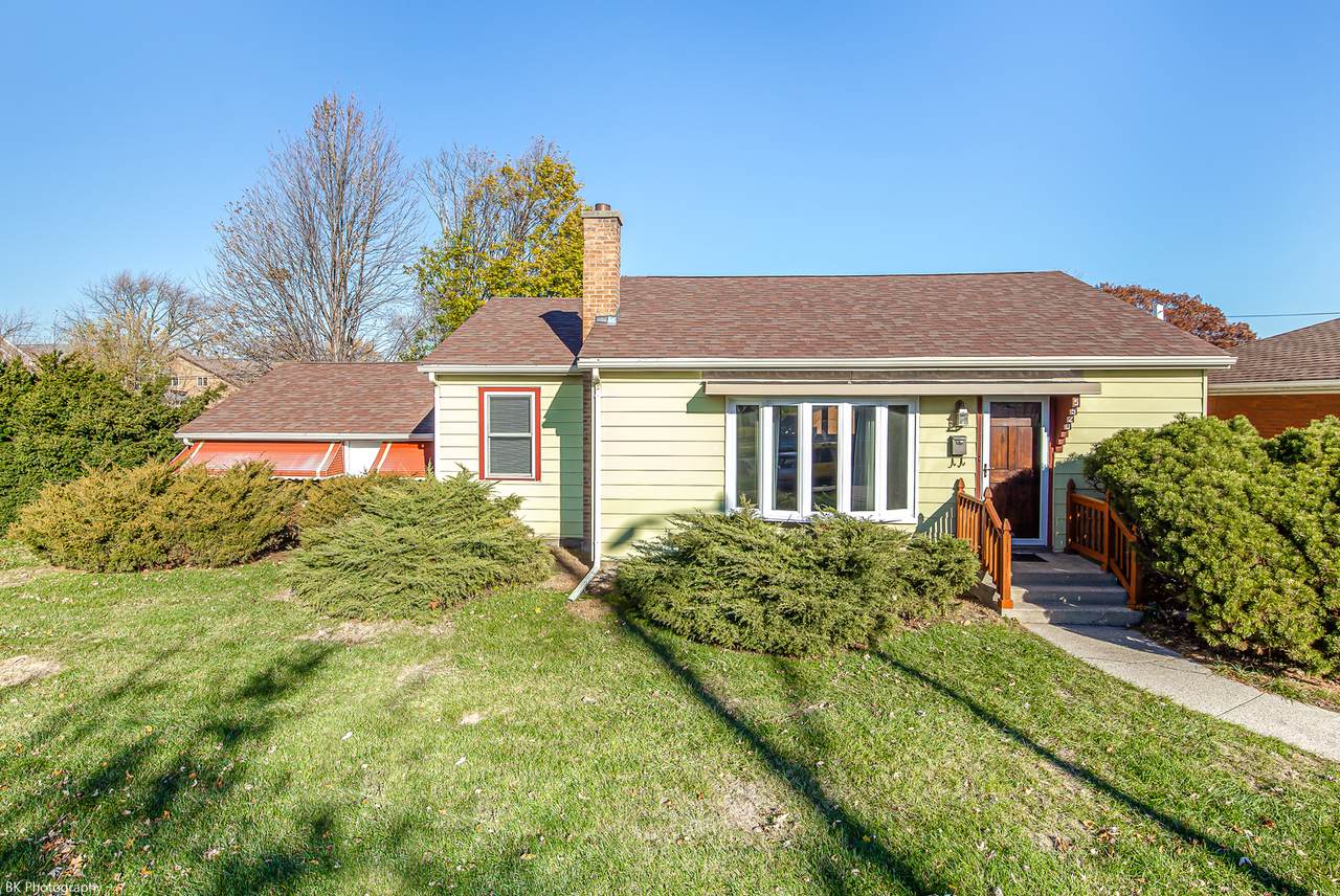 5520 91st Street - Photo 1