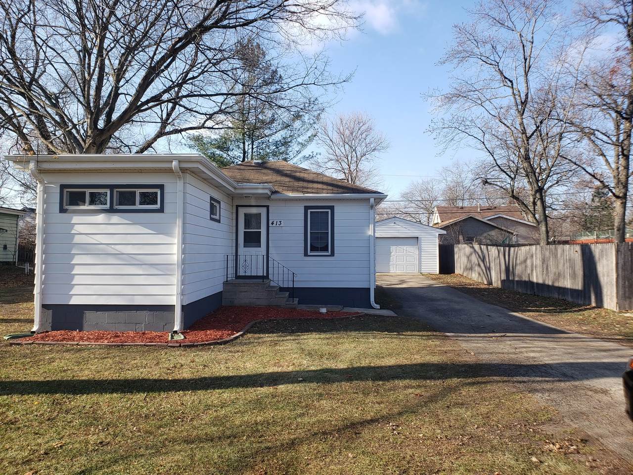 413 Farnsworth Avenue - Photo 1