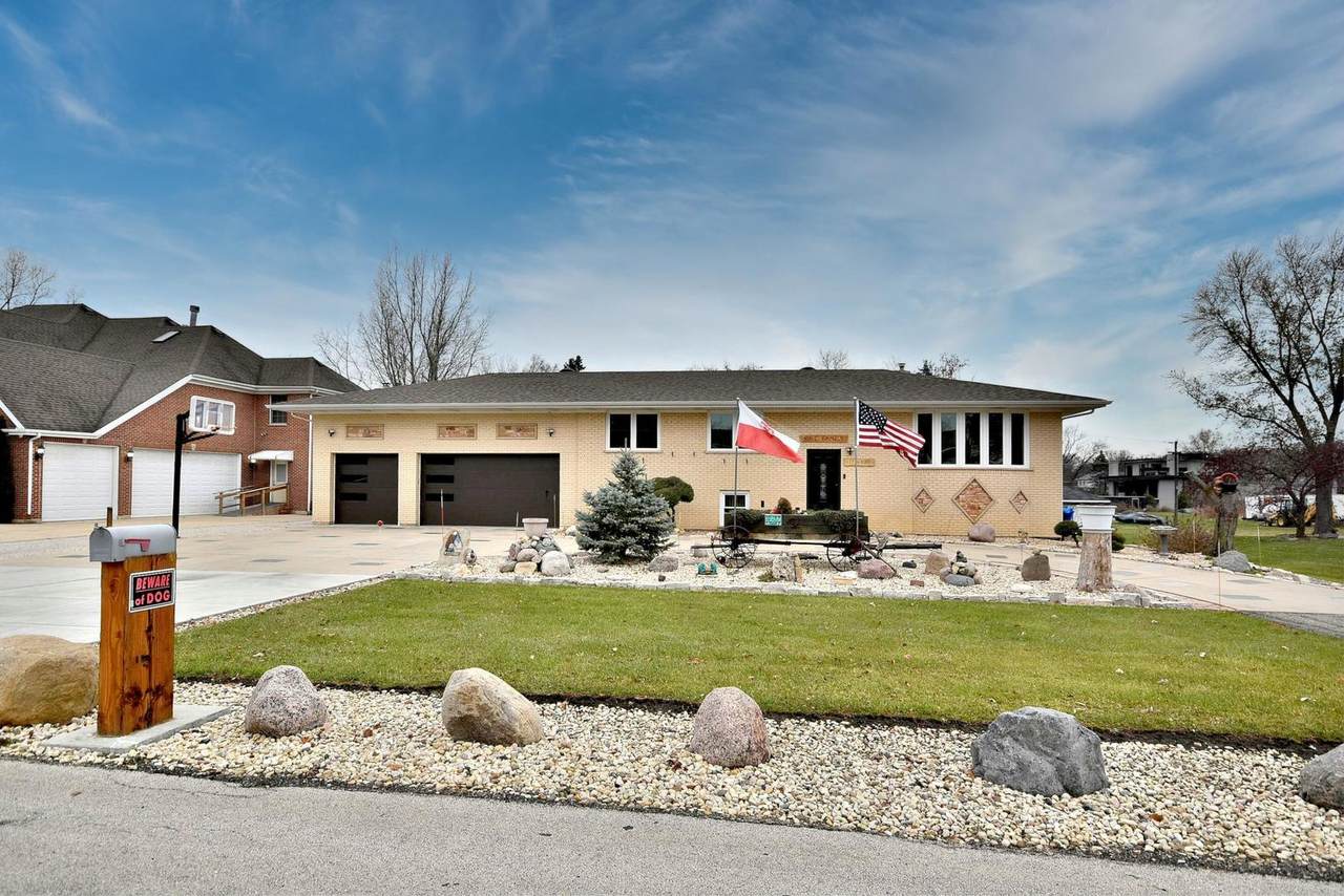 17W330 Hickory Avenue - Photo 1