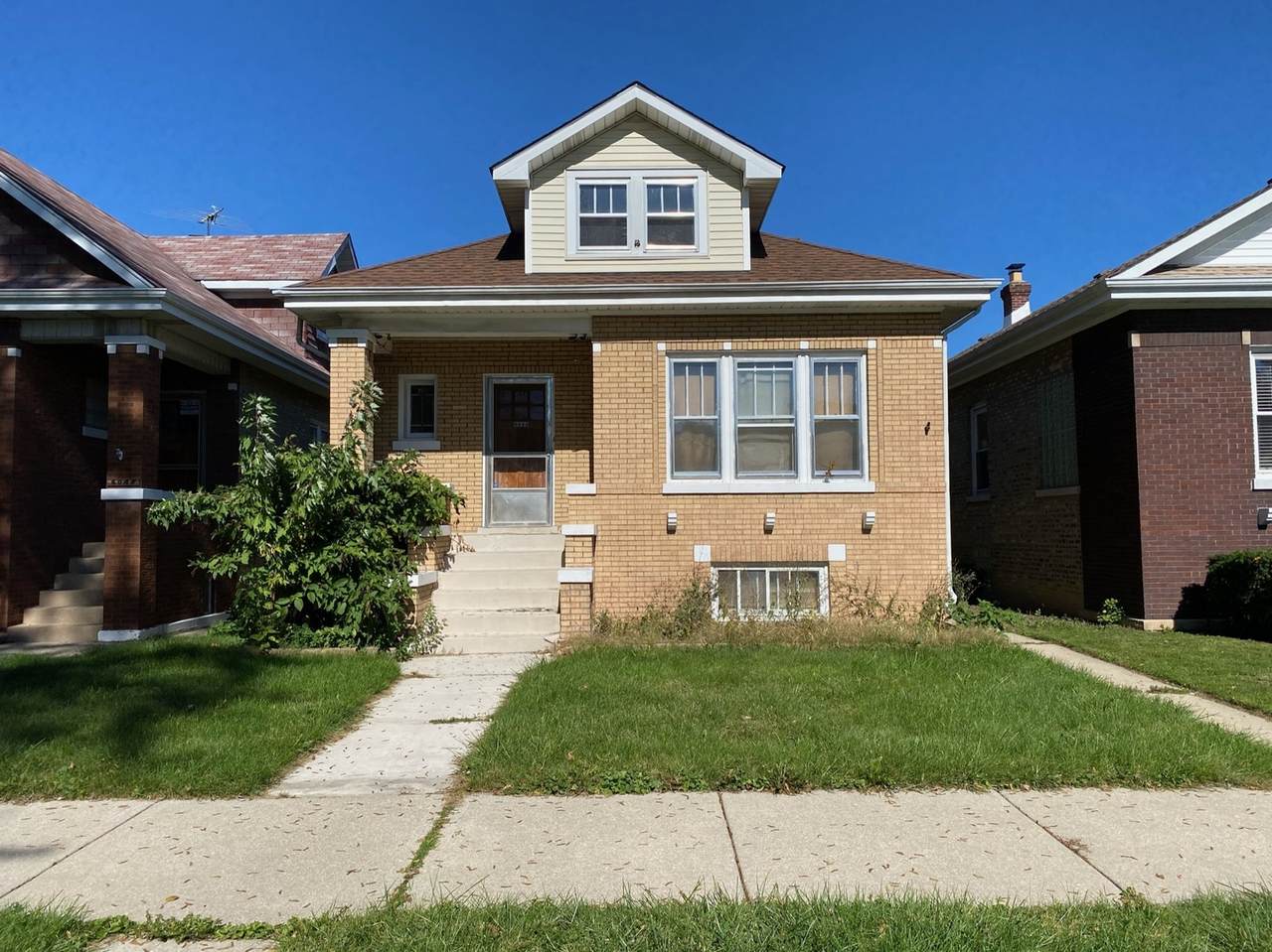 6044 Waveland Avenue - Photo 1