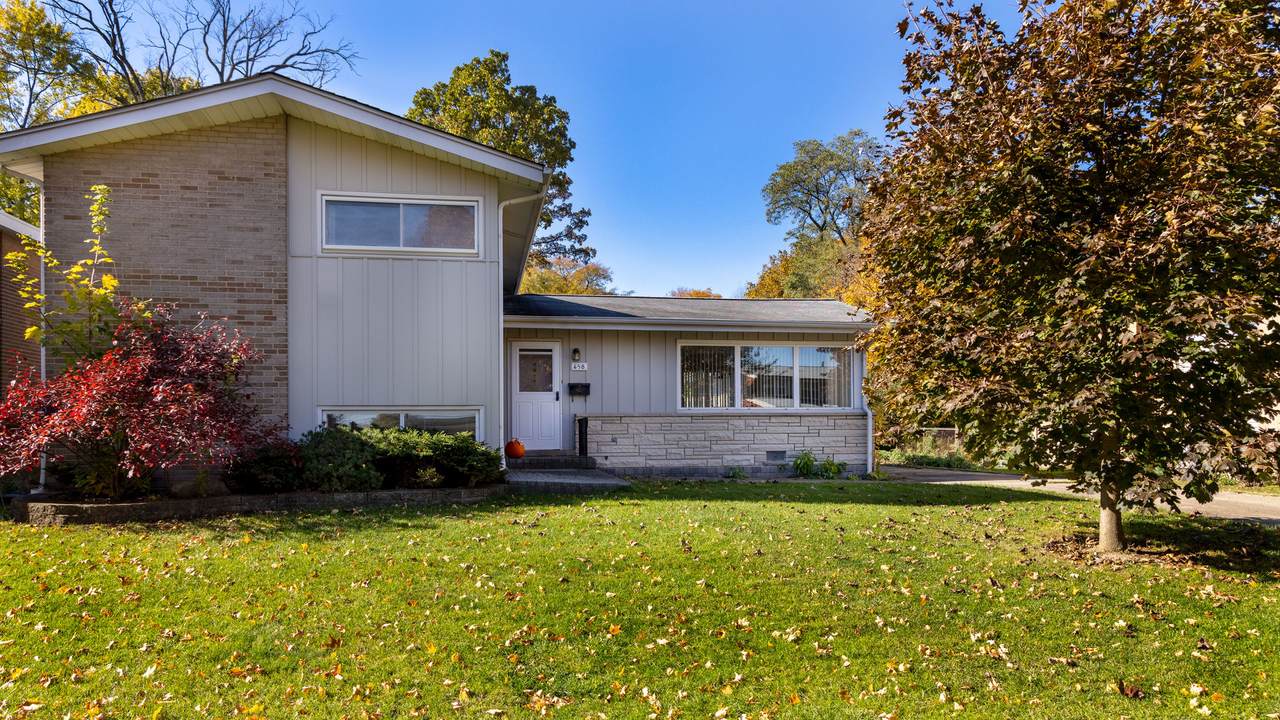 658 Bennett Avenue - Photo 1