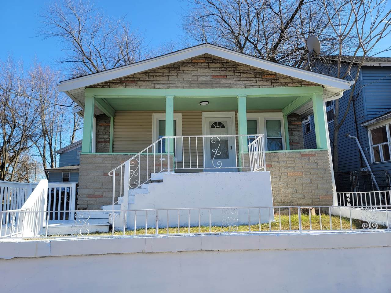 315 Martin Luther King Jr Avenue - Photo 1