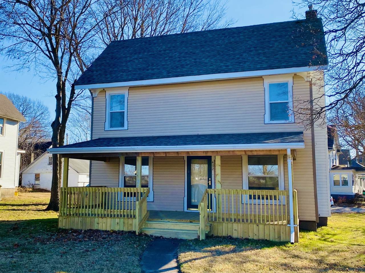 402 2nd Street - Photo 1