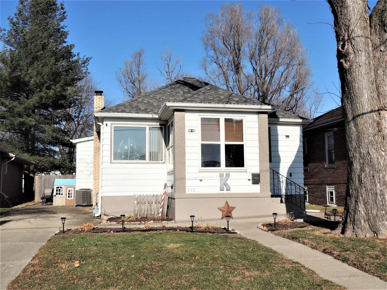 115 10th Street - Photo 1