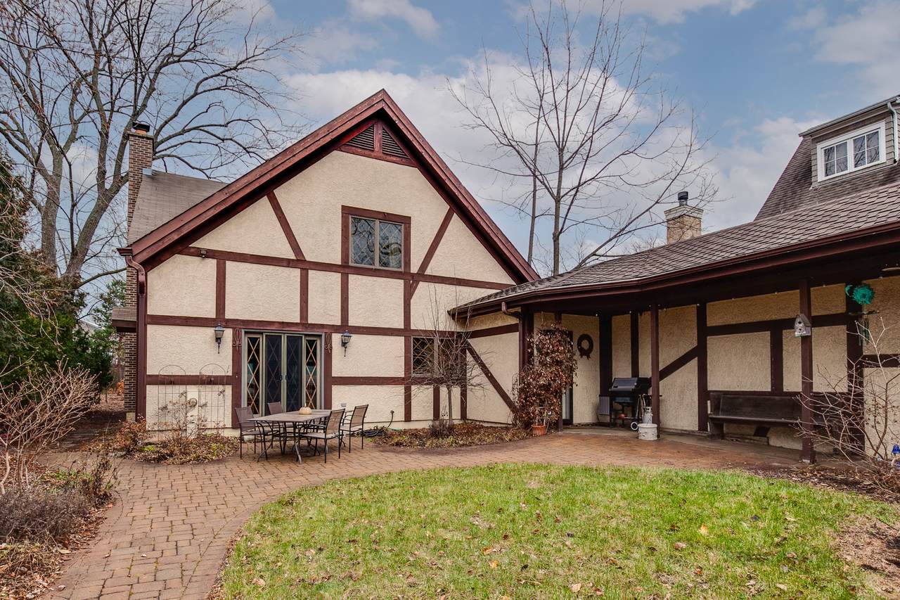 889 Willow Road - Photo 1