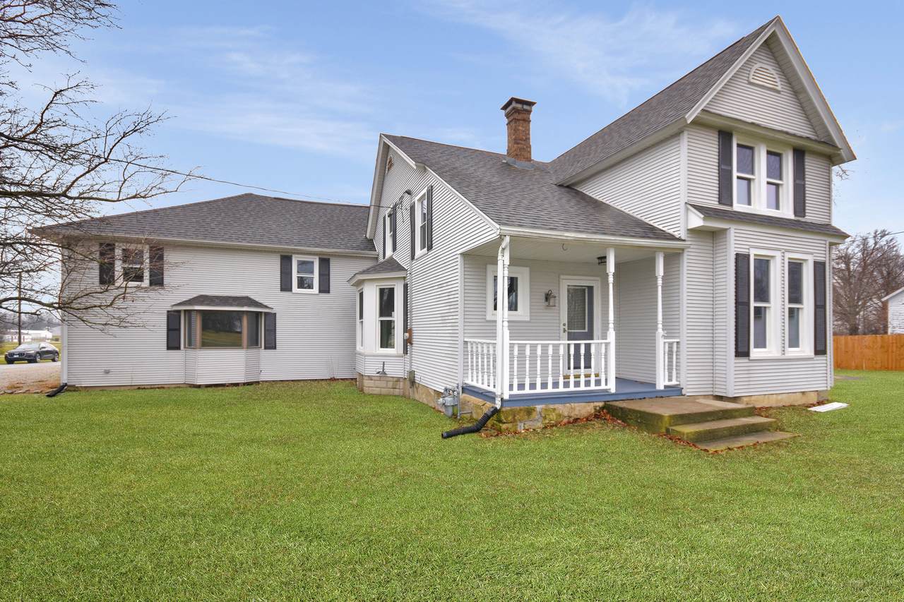 402 Sunset Drive - Photo 1