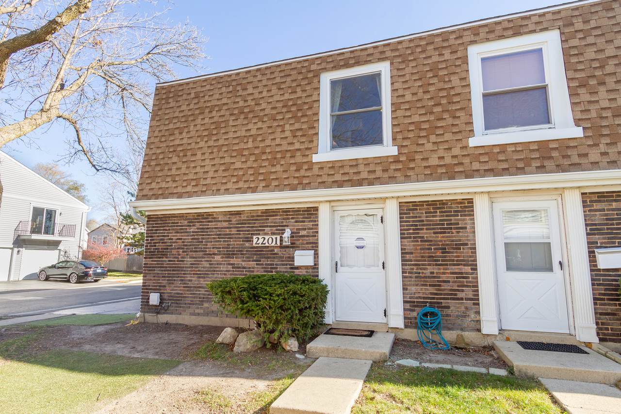 2201 Brittany Court - Photo 1