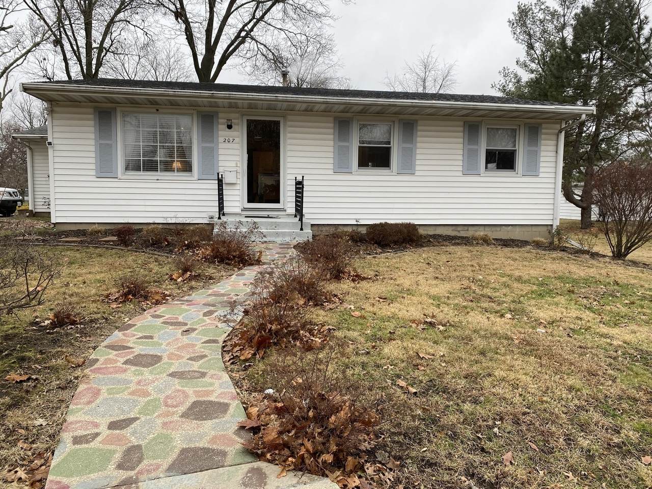 207 Maizefield Avenue - Photo 1