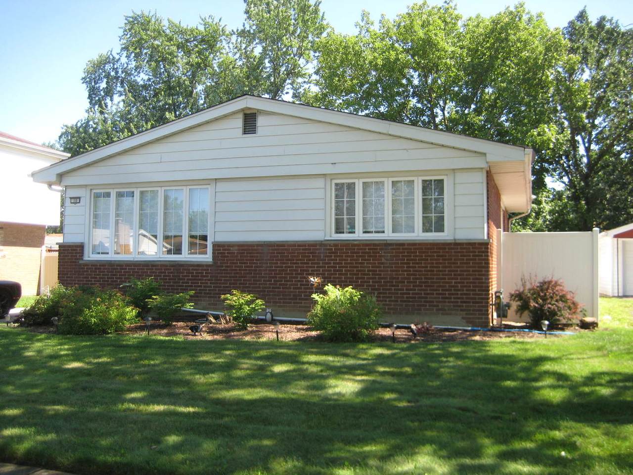 10 Greenbriar Avenue - Photo 1