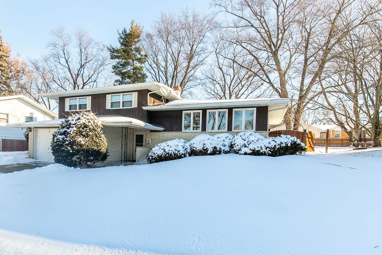881 Hillandale Drive - Photo 1