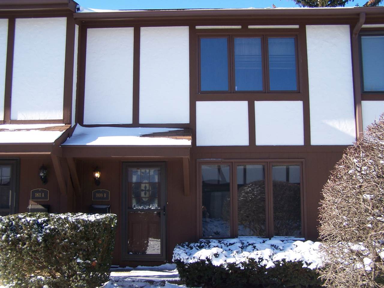 1809 Henley Street - Photo 1