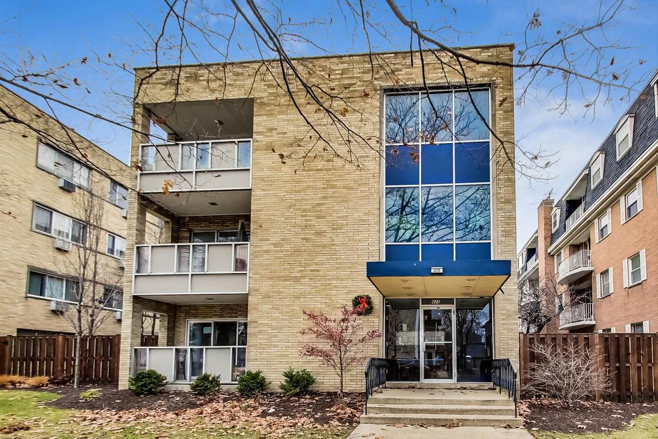 425 Wesley Avenue - Photo 1
