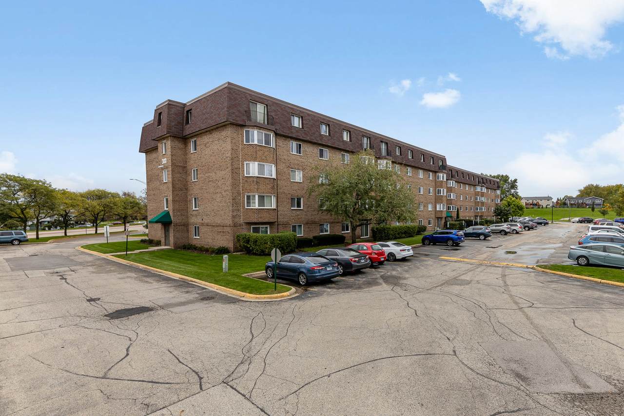 300 Roselle Road - Photo 1