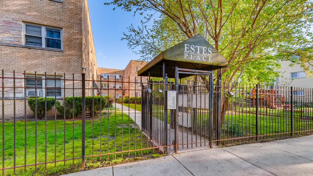 1709 Estes Avenue - Photo 1