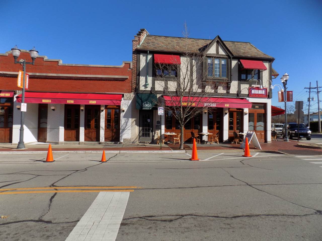 303 Waukegan Avenue - Photo 1