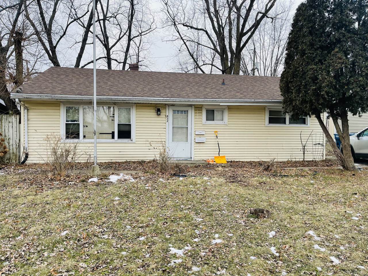 833 Country Club Drive - Photo 1