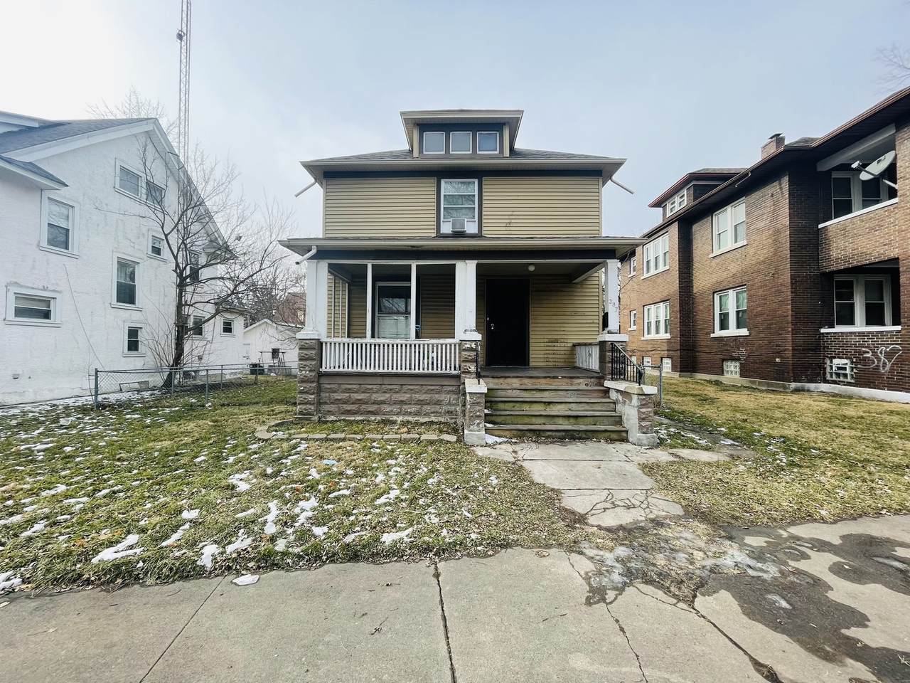 387 Evergreen Avenue - Photo 1