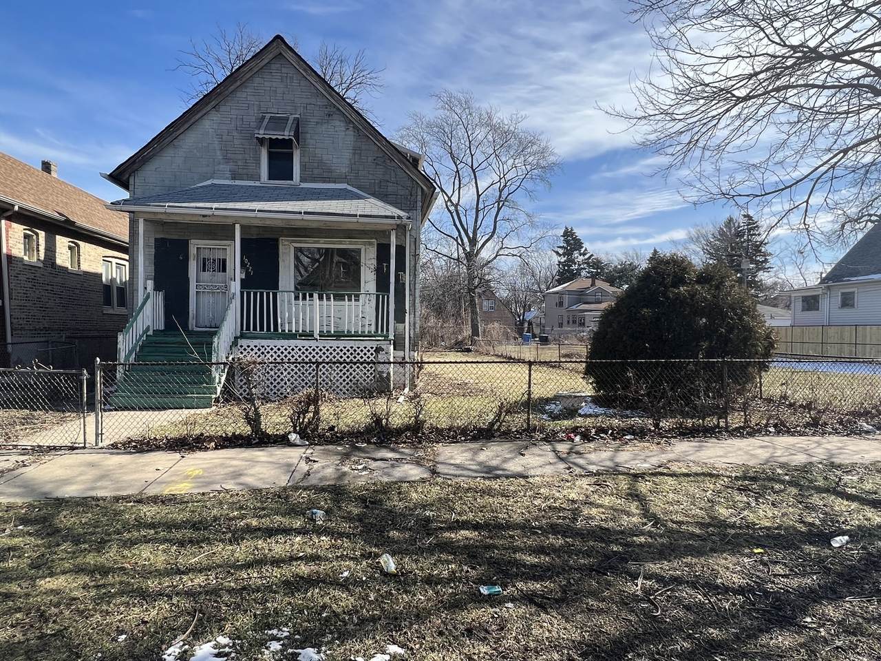 10221 Emerald Avenue - Photo 1