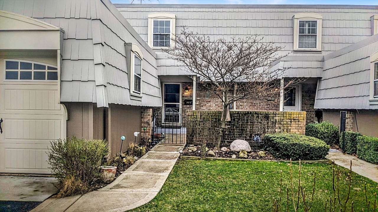 643 Burgundy Court - Photo 1