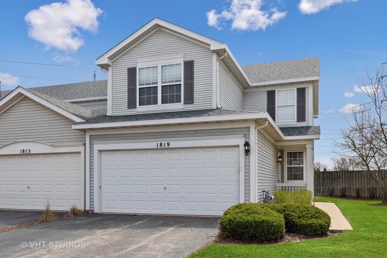1819 Wentworth Circle - Photo 1