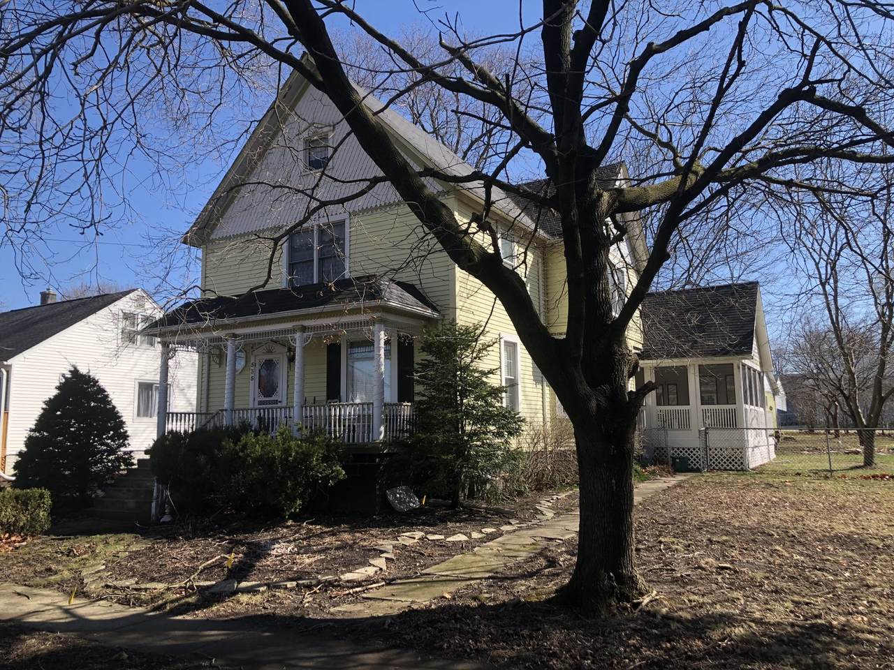 535 Catalpa Street - Photo 1