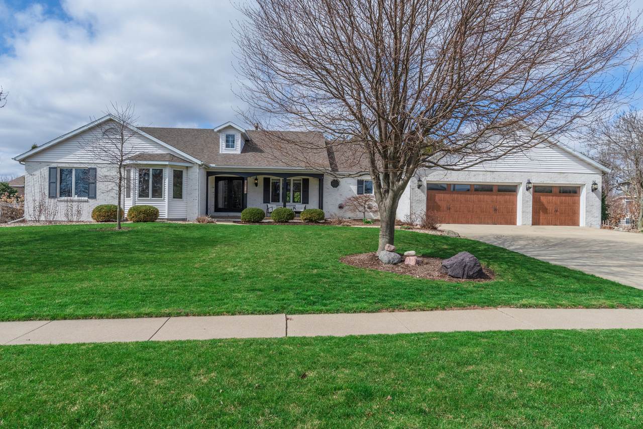 3110 Wisteria Lane - Photo 1