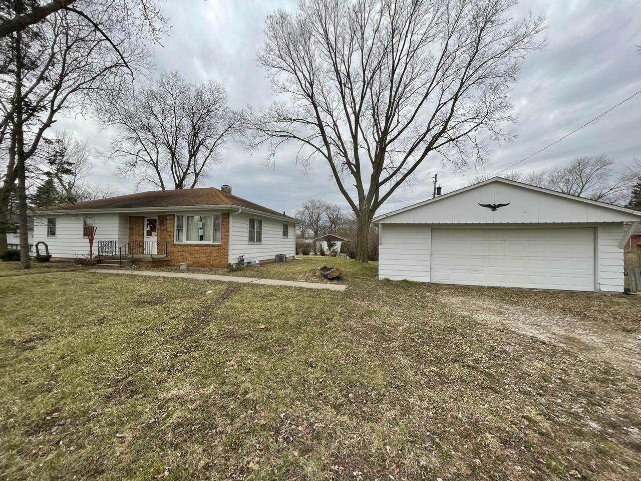 2605 Everette Road - Photo 1