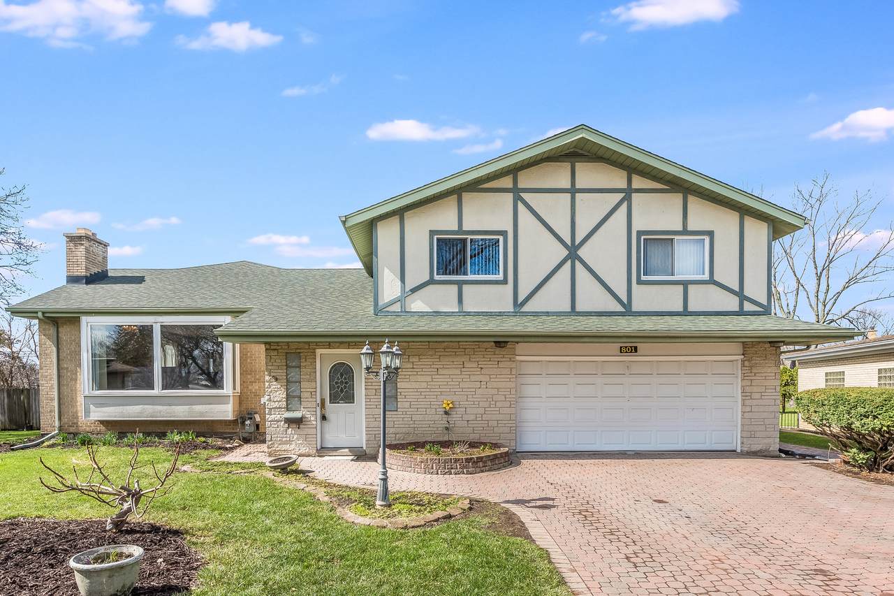 801 Golfview Drive - Photo 1