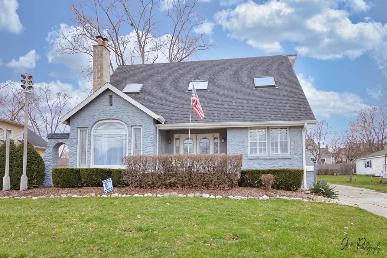 1605 Riverside Drive - Photo 1