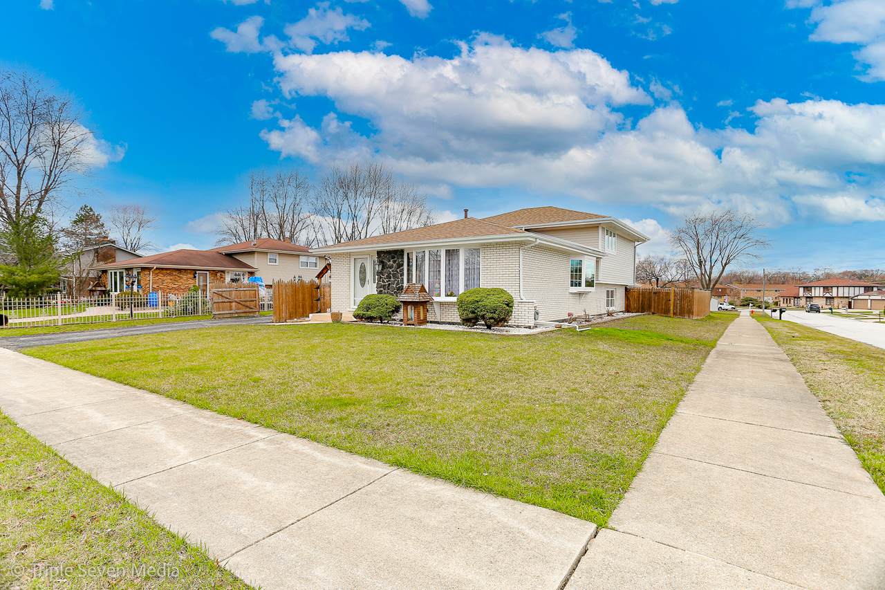 8740 Willow Drive - Photo 1