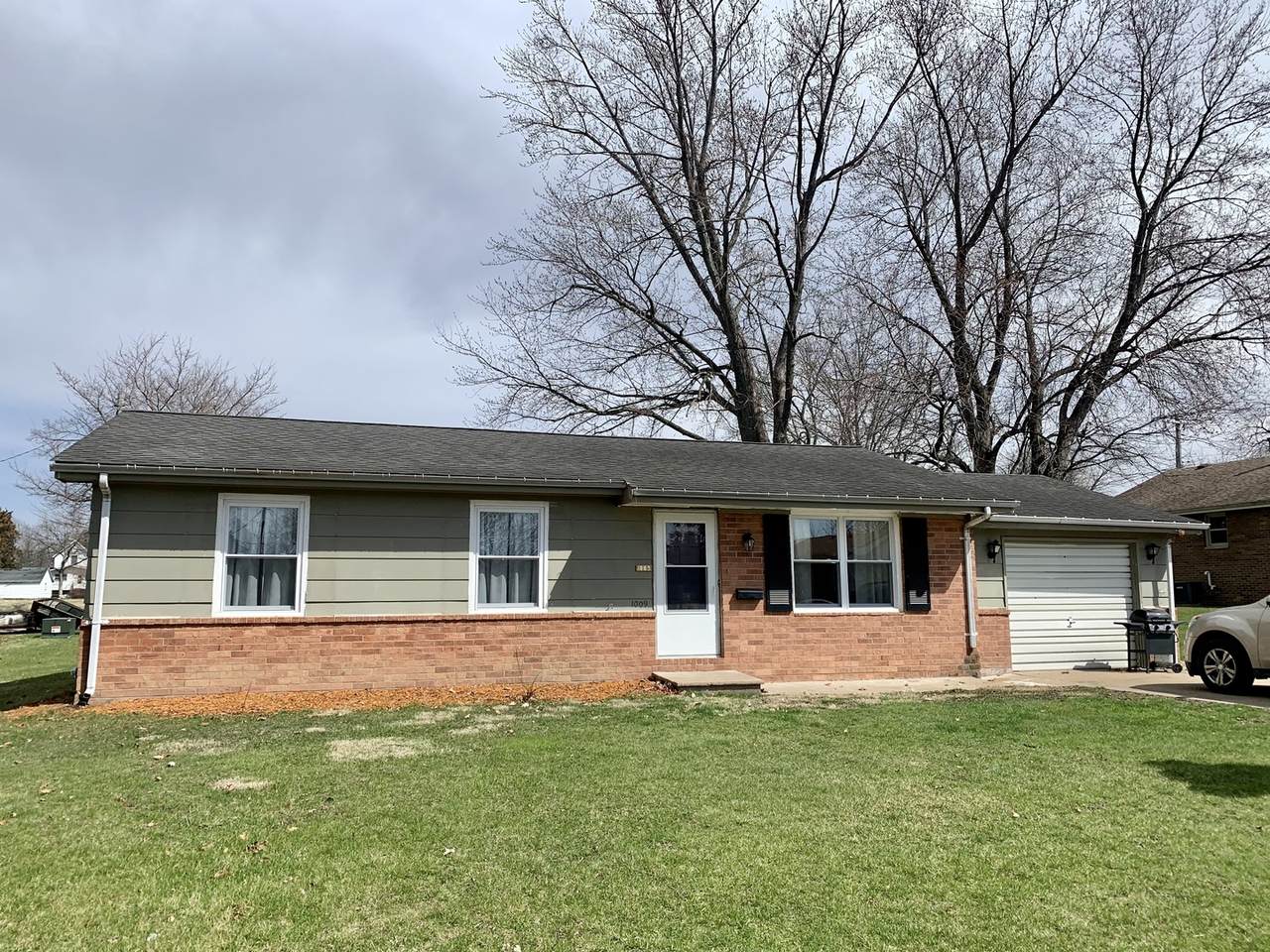 1009 Maple Street - Photo 1