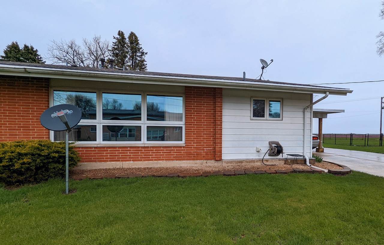 1632 Golfview Circle - Photo 1