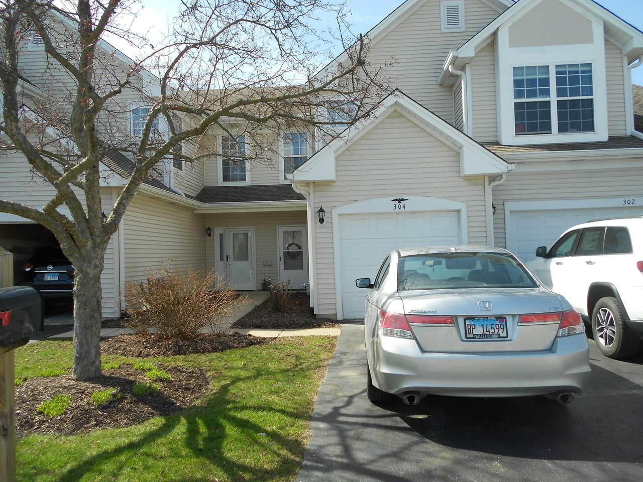 304 Hartford Court - Photo 1