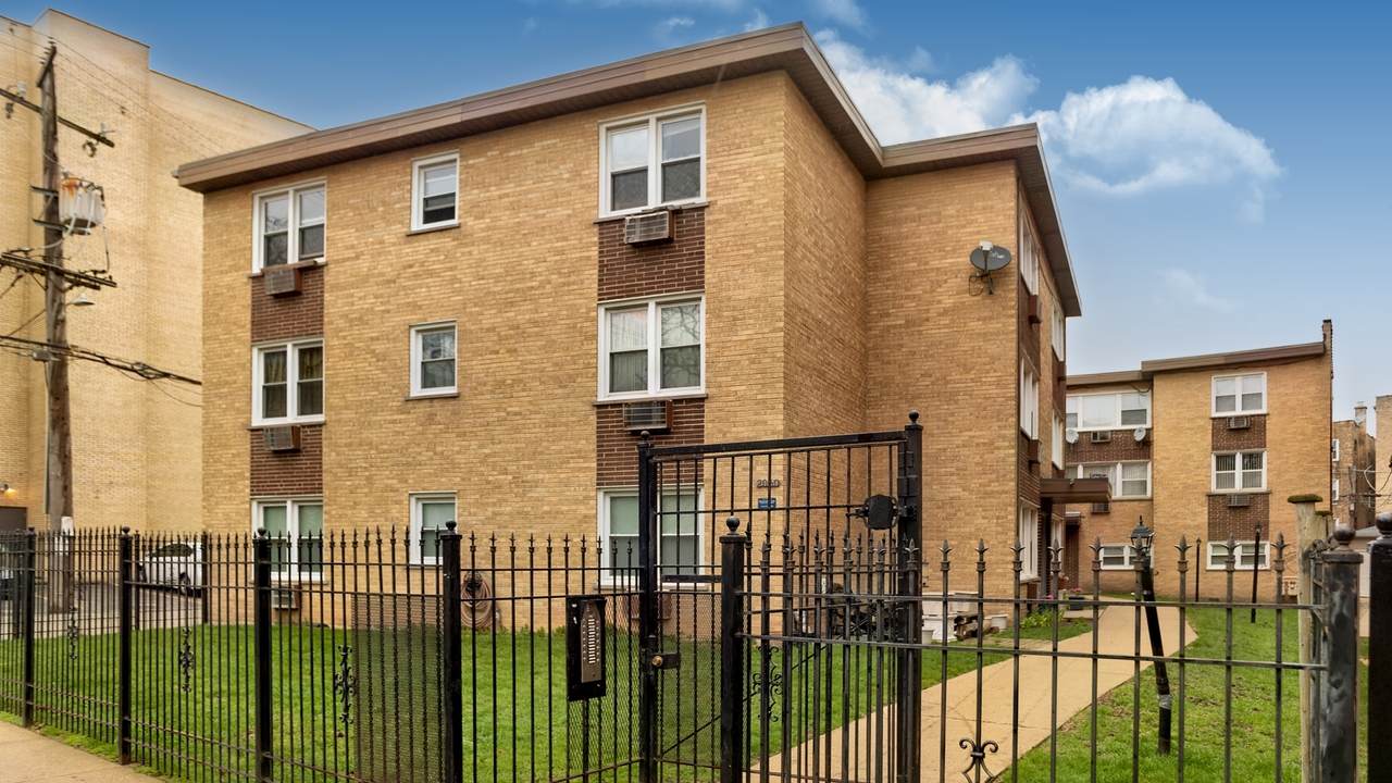 2060 Chase Avenue - Photo 1
