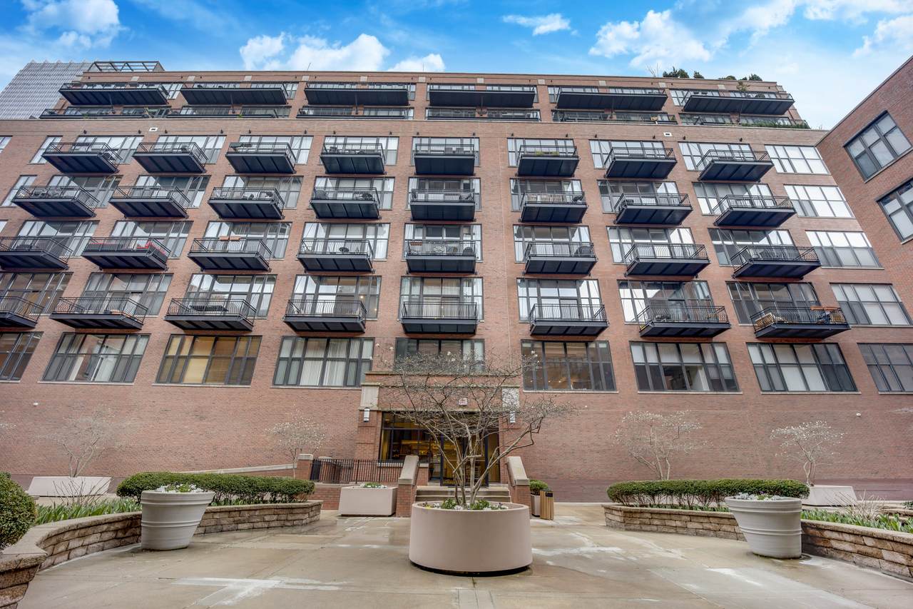 333 Hubbard Street - Photo 1