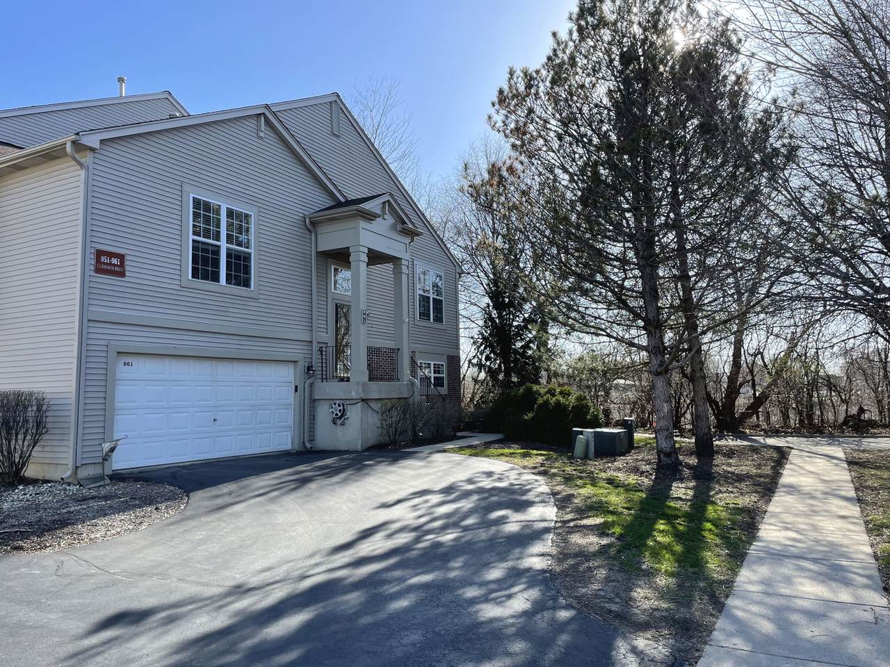961 Ellsworth Drive - Photo 1