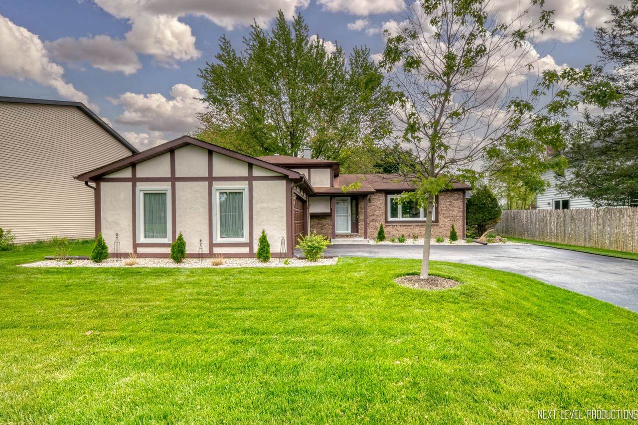 215 Chelsea Circle - Photo 1