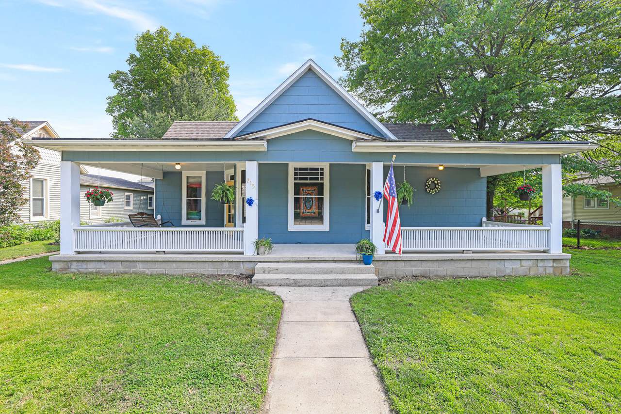 215 Center Street - Photo 1