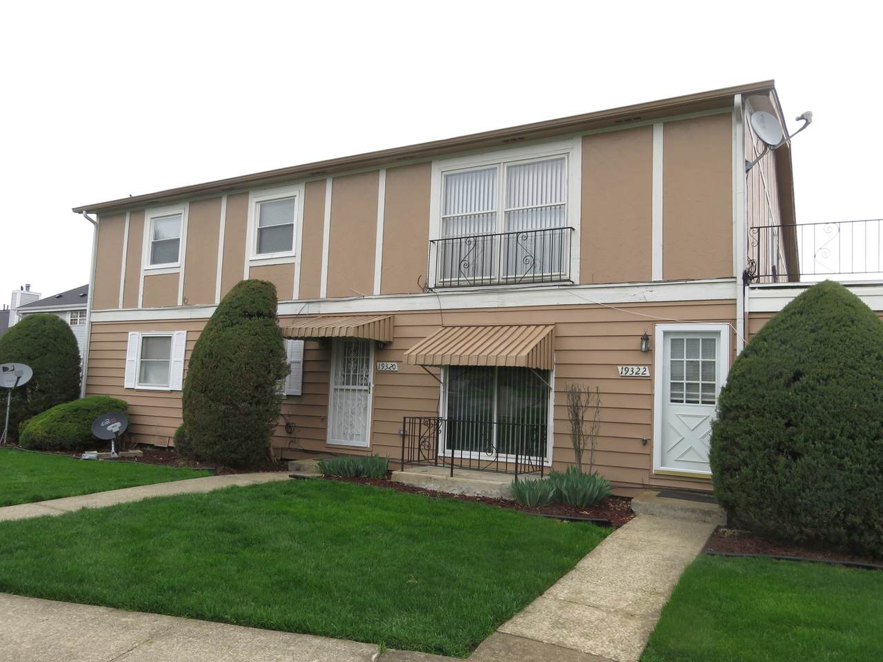 19322 Oakwood Avenue - Photo 1