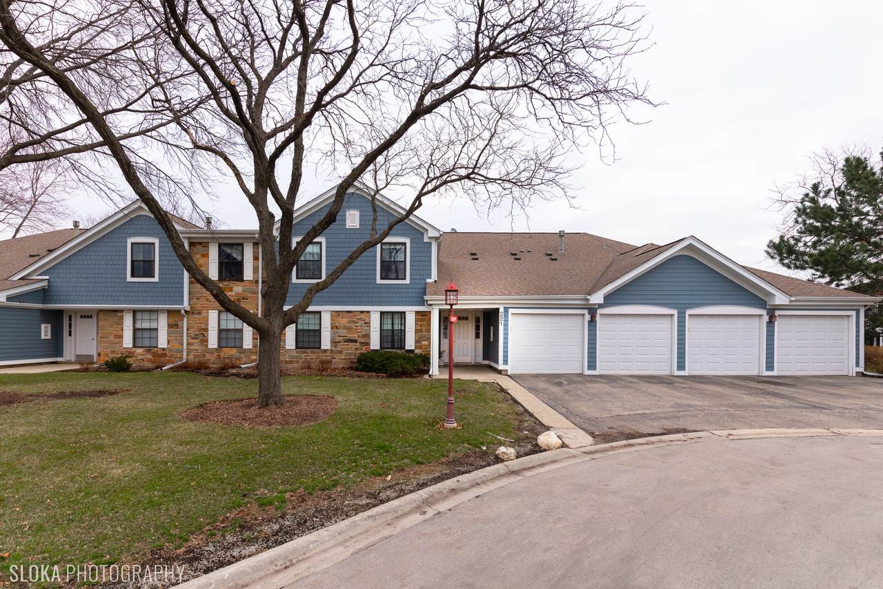 221 Hawthorne Court - Photo 1